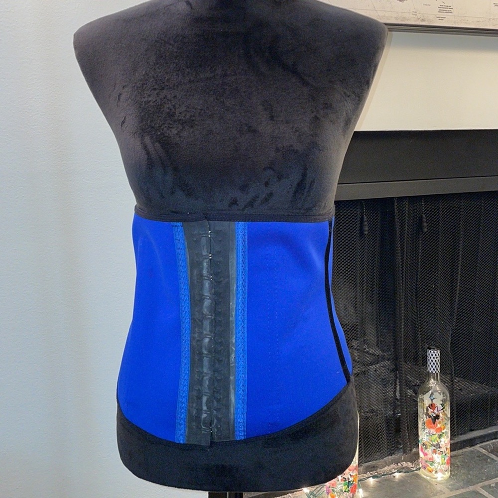 Ann Chery: Two identical waist trainers - Picture 3 of 16